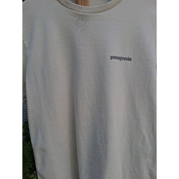 Patagonia Beige Fitz Roy Icon Responsibili Te-Shirt Sz. S MEN'S Unisex - Picture 2 of 7